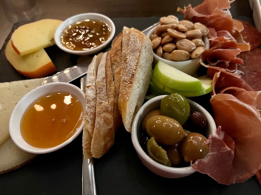 Amada Radnor | restaurant | 555 E Lancaster Ave, Wayne, PA 19087, USA | 4844292158 OR +1 484-429-2158