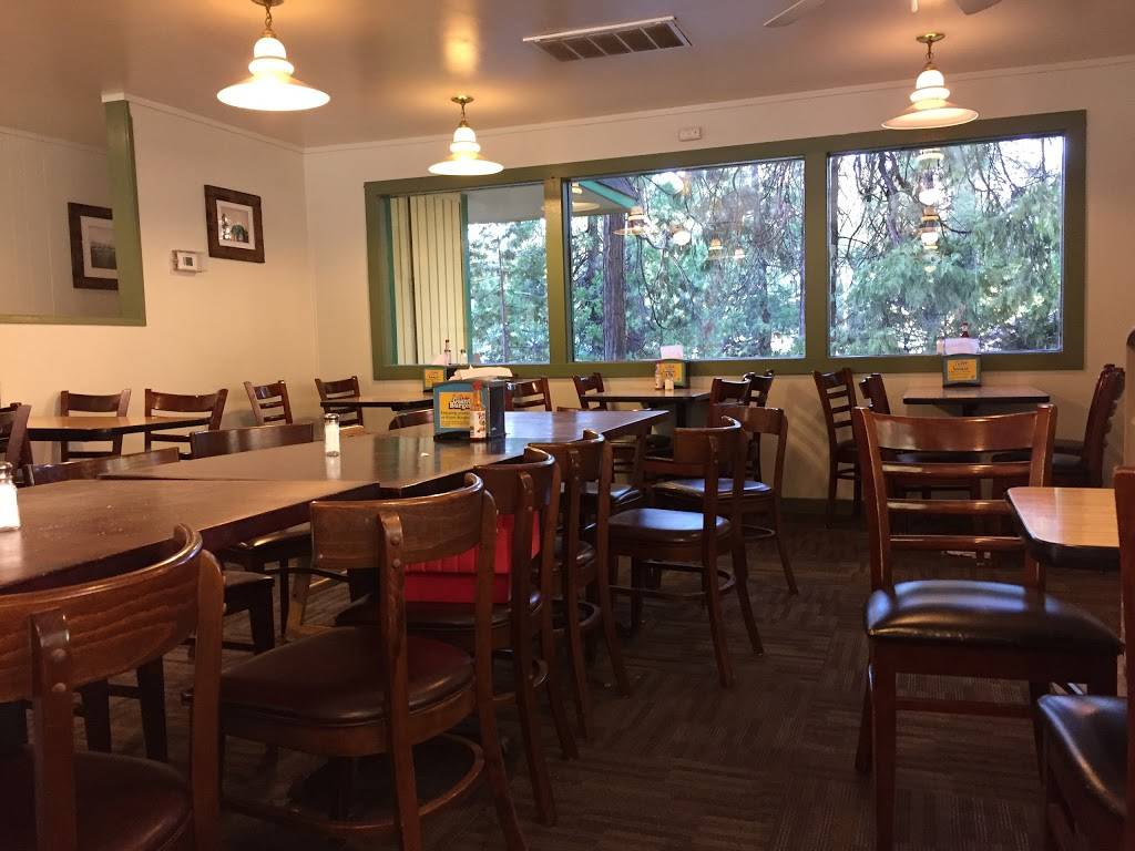 Giant Burger | restaurant | 846 CA-4, Arnold, CA 95223, USA | 2097951594 OR +1 209-795-1594