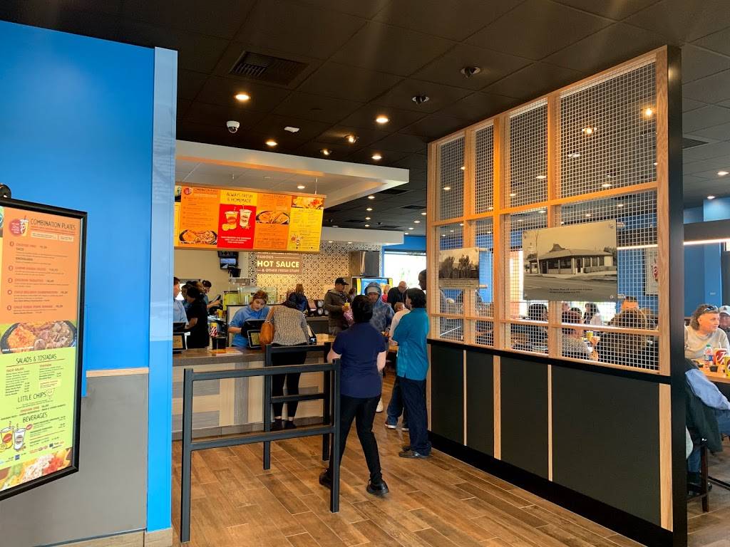 Miguels Jr | restaurant | 1240 W Renaissance Pkwy, Rialto, CA 92376, USA | 9093550500 OR +1 909-355-0500