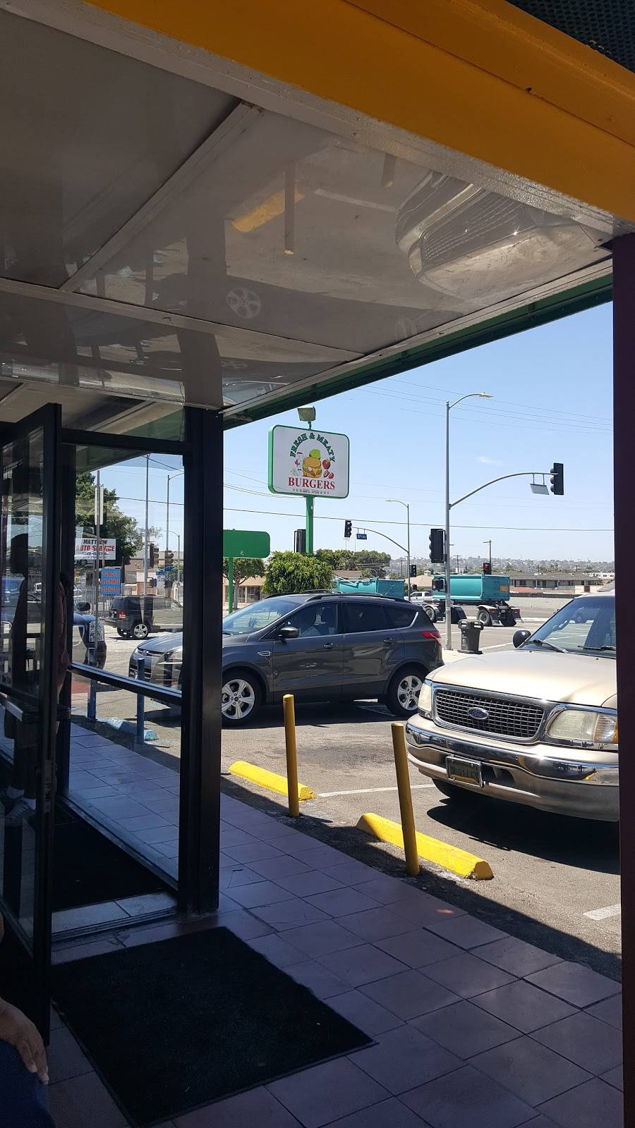 Fresh and Meaty Burgers, Inc. | restaurant | 3016 W Florence Ave, Los Angeles, CA 90043, USA | 3237512247 OR +1 323-751-2247