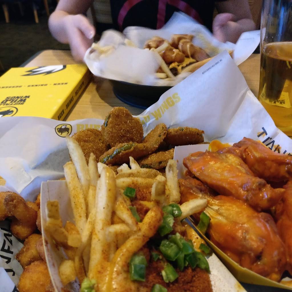 Buffalo Wild Wings | restaurant | 7301 West 183rd St, Tinley Park, IL 60477, USA | 7084442223 OR +1 708-444-2223