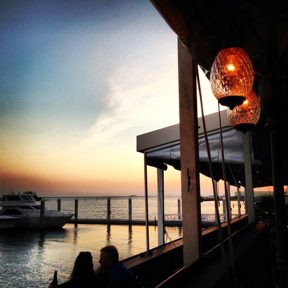 Hula Bay Club | restaurant | 5210 W Tyson Ave, Tampa, FL 33611, USA | 8138374852 OR +1 813-837-4852