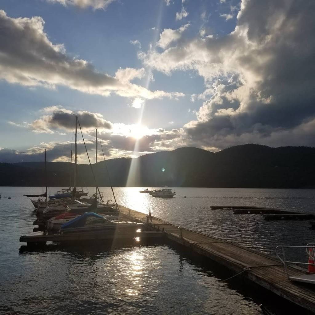 Indian Bay Marina and Restaurant | restaurant | 237 Corlear Dr, Willsboro, NY 12996, USA | 5189637858 OR +1 518-963-7858