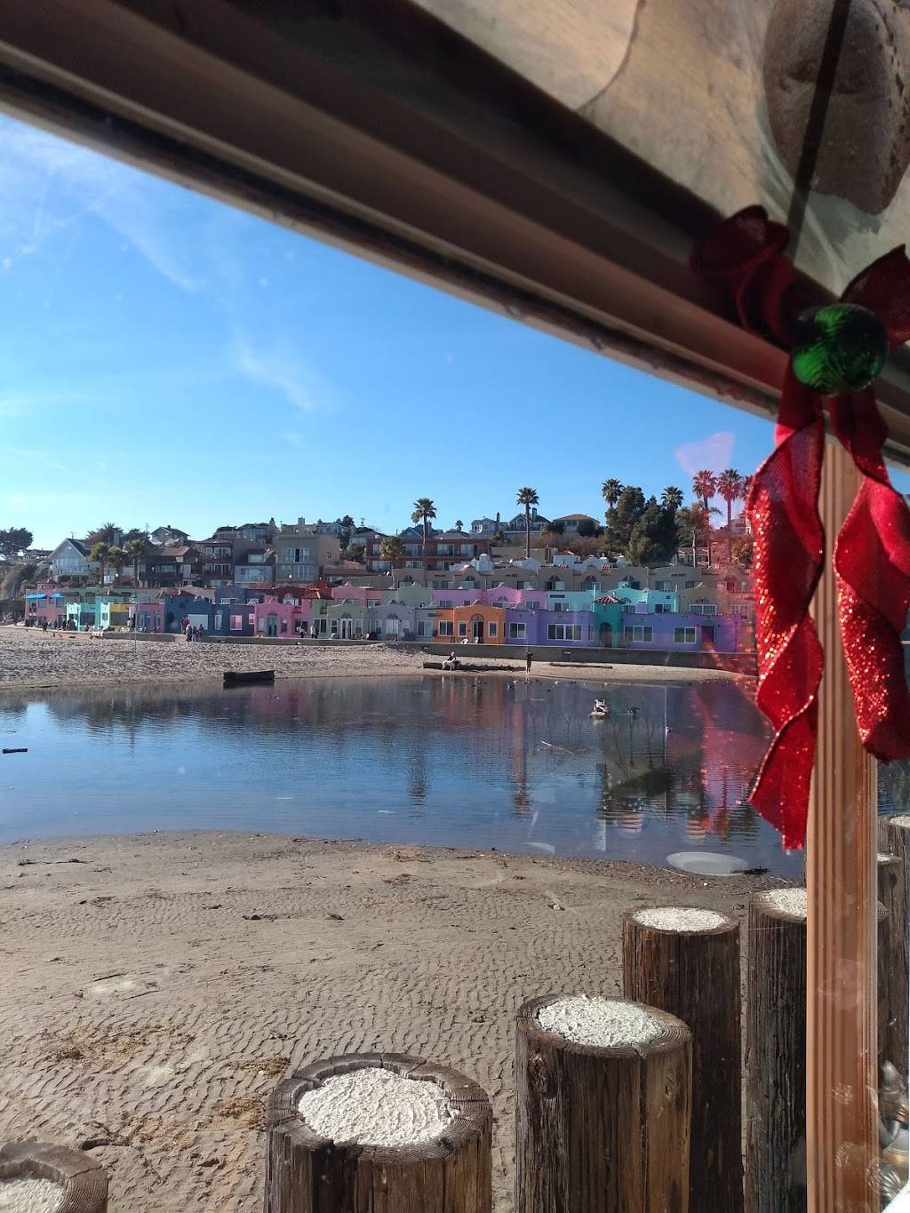 Bay Bar & Grill | restaurant | 209 Esplanade, Capitola, CA 95010, USA | 8318542244 OR +1 831-854-2244