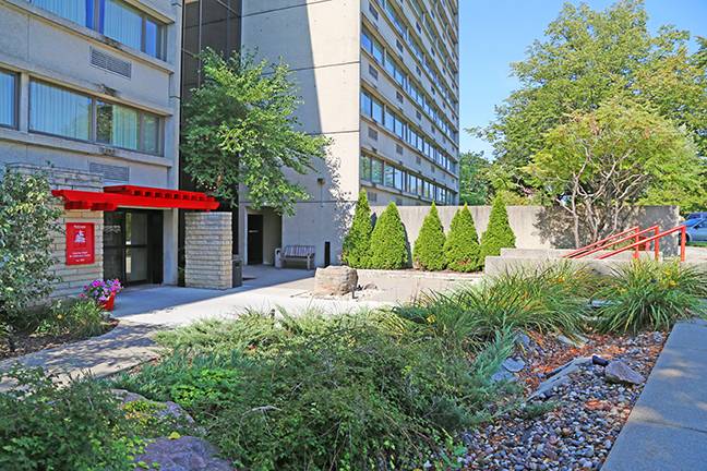 Gateway Hotel and Conference Center | restaurant | 2100 Green Hills Dr, Ames, IA 50014, USA | 5152928600 OR +1 515-292-8600