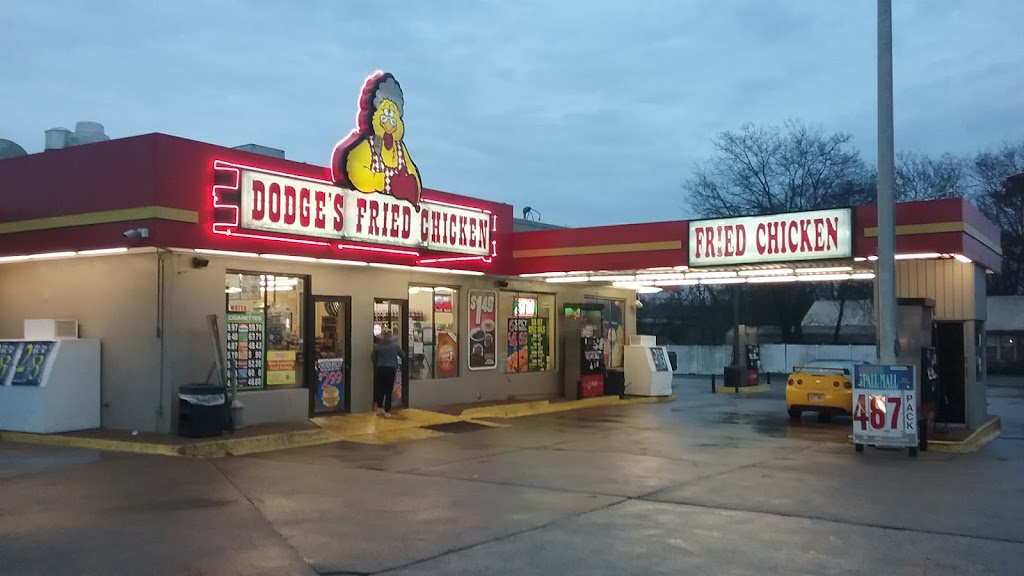 Dodges | restaurant | 407 E Main St, Clarksville, AR 72830, USA | 8703931002 OR +1 870-393-1002