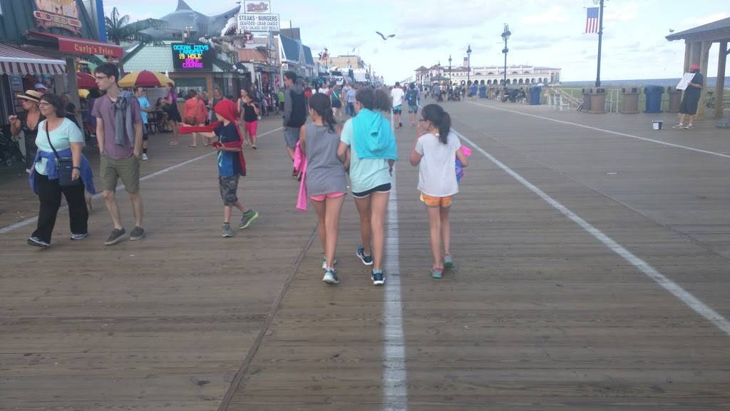 Curlys Fries - Colony Walk | restaurant | 3573, 944 Boardwalk, Ocean City, NJ 08226, USA | 6093981972 OR +1 609-398-1972