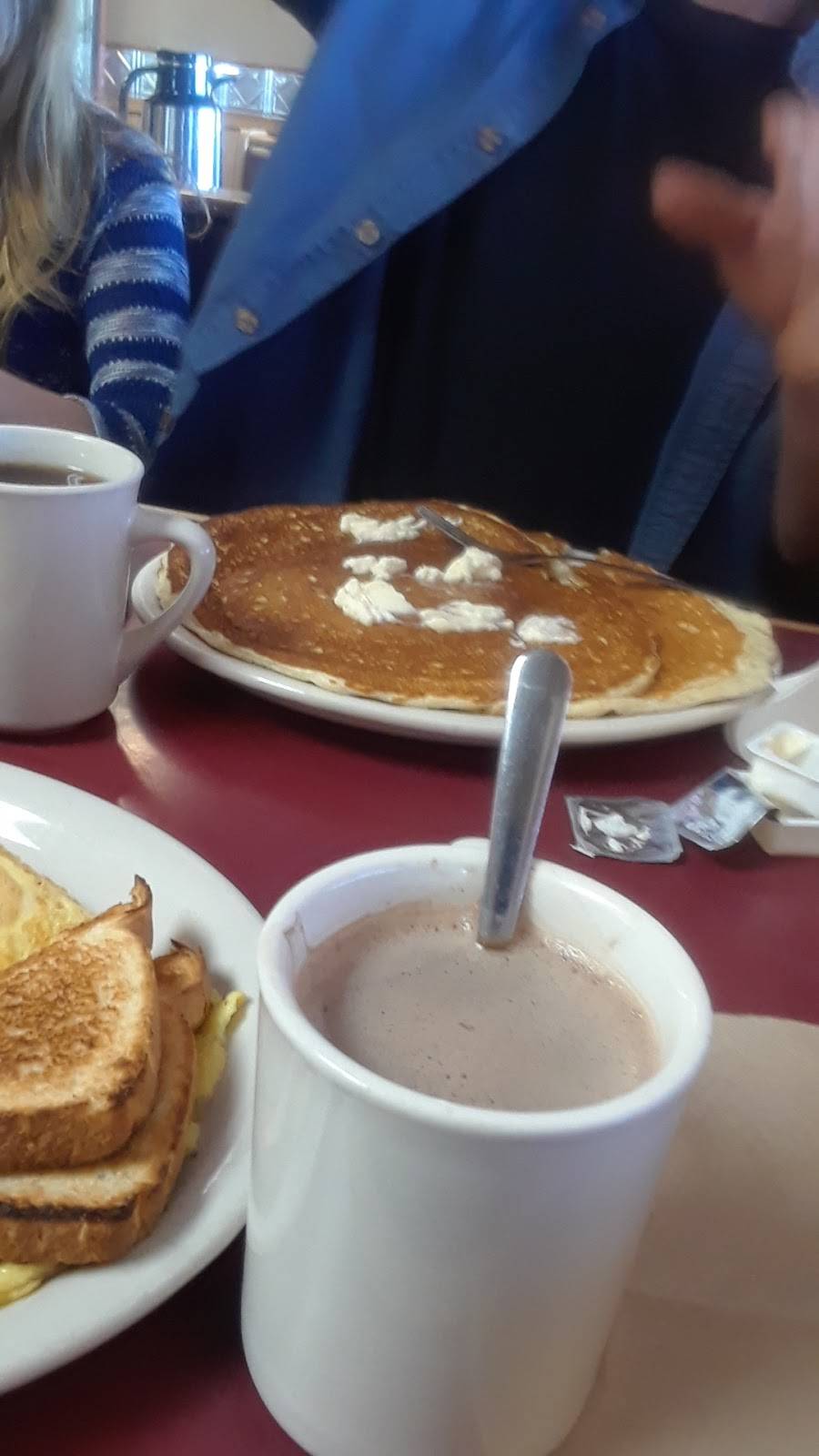 Red Maple Eatery | restaurant | 12 Robertson Rd, Luck, WI 54853, USA | 7154728987 OR +1 715-472-8987