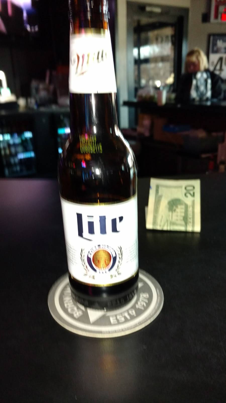 Juniors Bar & Grill | restaurant | 7011 Ogden Ave, Berwyn, IL 60402, USA | 7084849465 OR +1 708-484-9465