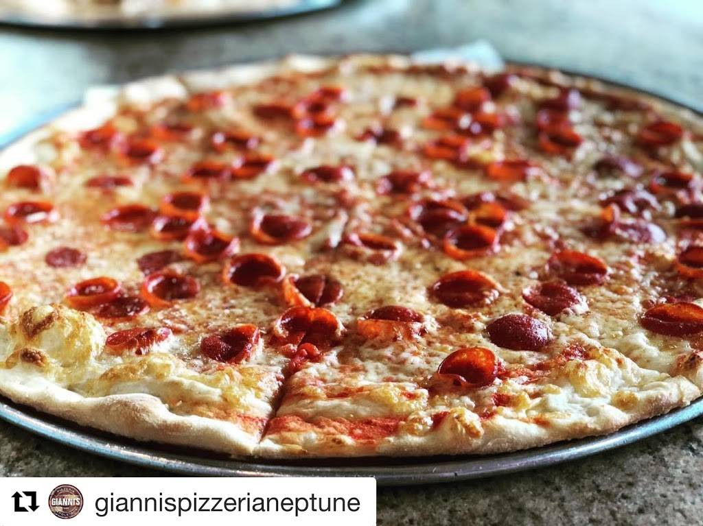 Giannis Pizzeria Oakhurst | restaurant | 56 Monmouth Rd, Oakhurst, NJ 07755, USA | 7327287004 OR +1 732-728-7004