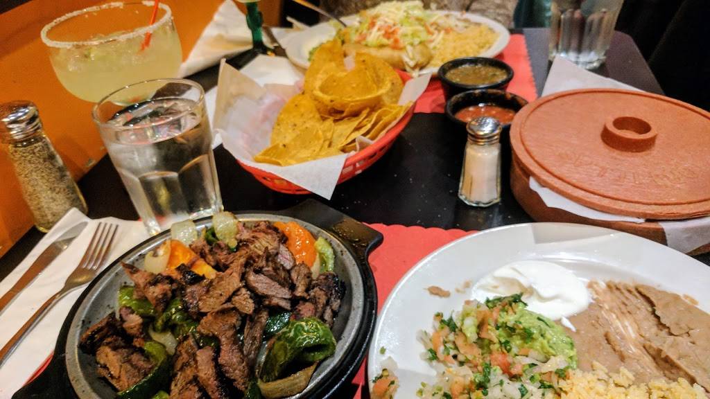 El Catrin | restaurant | 1905 W Foster Ave, Chicago, IL 60640, USA | 7737548962 OR +1 773-754-8962