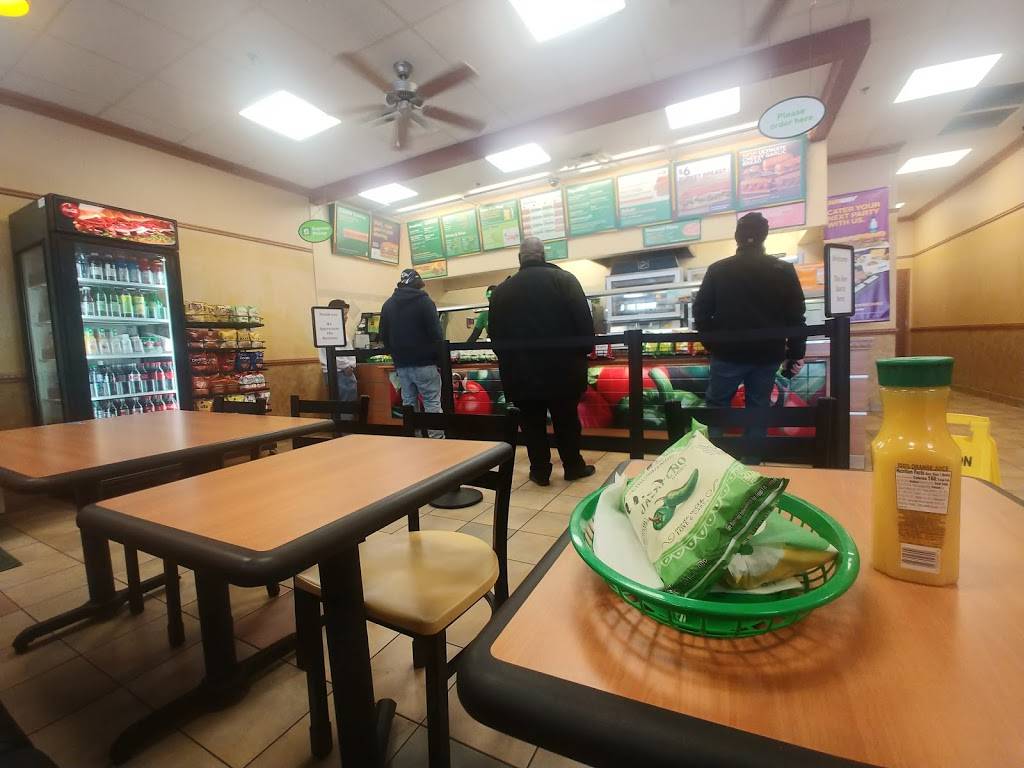 Subway | restaurant | 845 E Fort Ave #5, Baltimore, MD 21230, USA | 4105390511 OR +1 410-539-0511