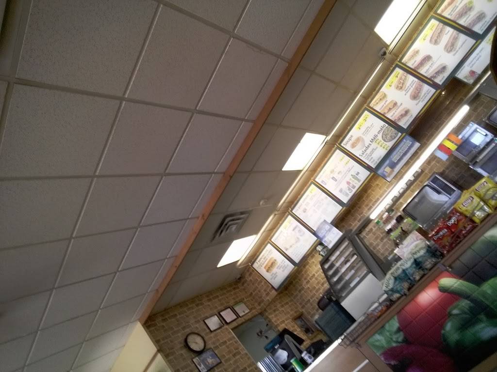 Restaurant SUBWAY | restaurant | 400 Boulevard Saint-Joseph, Drummondville, QC J2C 2A8, Canada | 8194743308 OR +1 819-474-3308