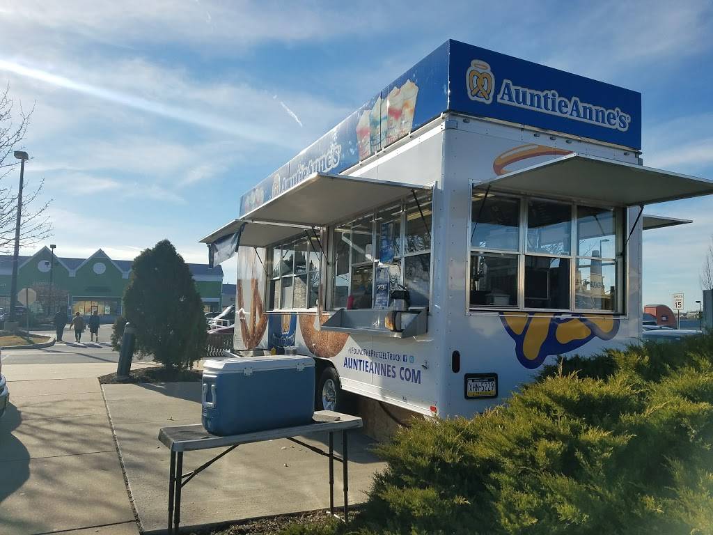 Auntie Annes | bakery | 311 Stanley K Tanger Dr Suite 1525, Lancaster, PA 17602, USA | 7176212665 OR +1 717-621-2665