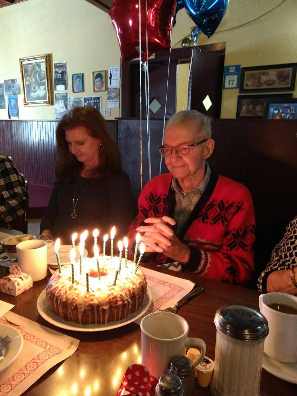 Mount Royal Tavern & Restaurant | restaurant | 187 Main St S, Mount Forest, ON N0G 2L0, Canada | 5193231461 OR +1 519-323-1461