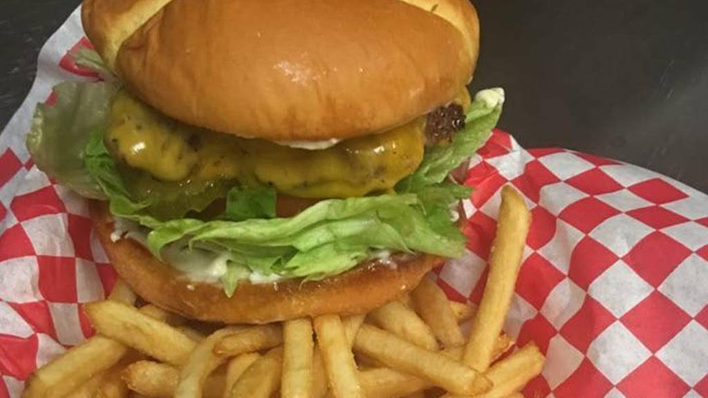 The Bull Pen Sports Bar and Grill | restaurant | 701 Metcalf St, Sedro-Woolley, WA 98284, USA | 3605884508 OR +1 360-588-4508