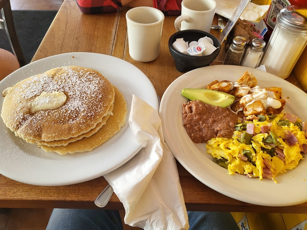 Angelas Cafe Eagle Hill | restaurant | 131 Lexington St, Boston, MA 02128, USA | 6175674972 OR +1 617-567-4972