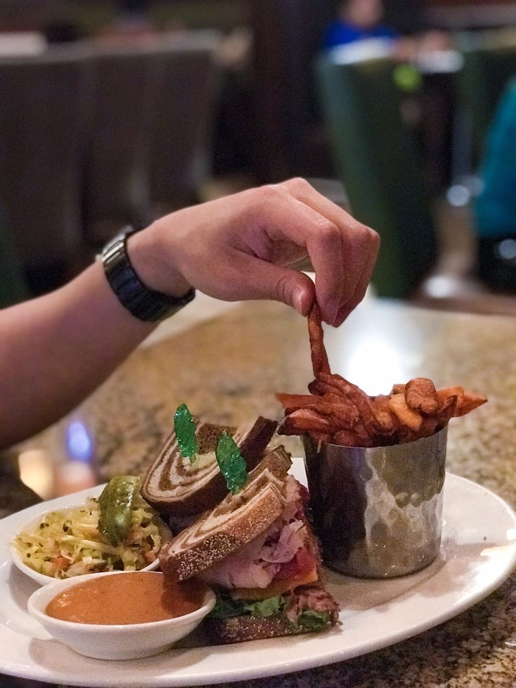 The Pickle Barrel | restaurant | 1 Bass Pro Mills Dr, Concord, ON L4K 5W4, Canada | 9056692524 OR +1 905-669-2524