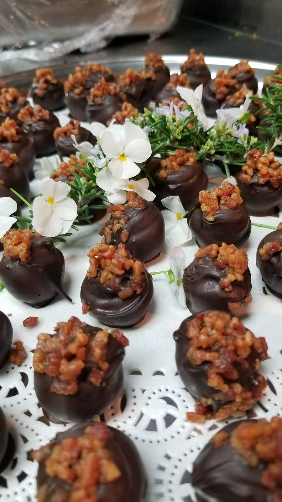 Royal Palm Village Wine & Tapas | restaurant | 296 Royal Palms Dr, Atlantic Beach, FL 32233, USA | 9043720052 OR +1 904-372-0052