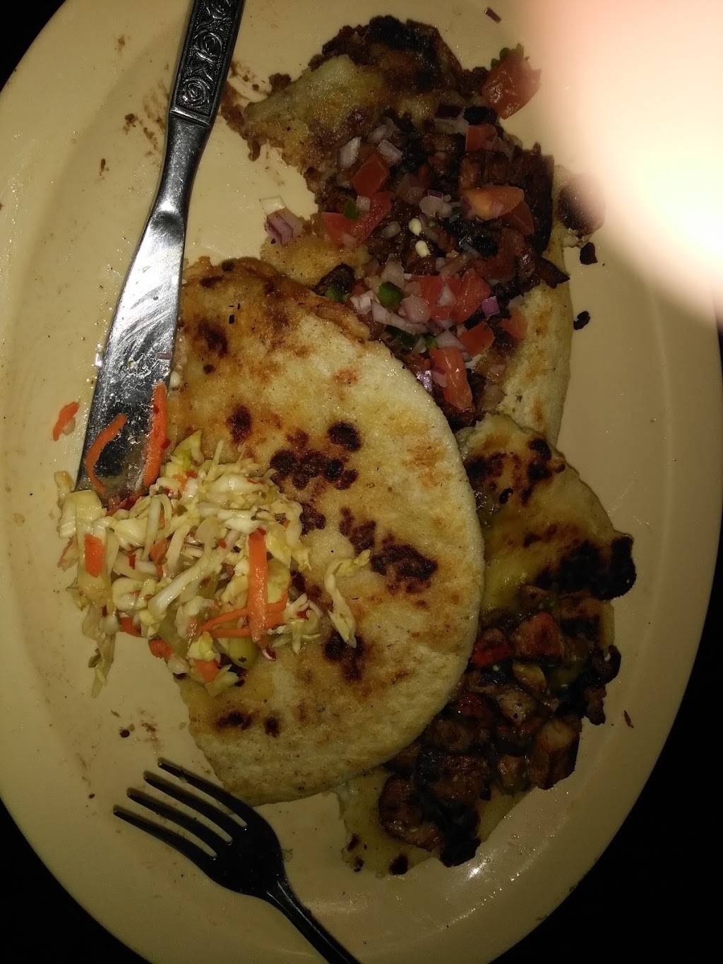 Selenas Salvadorian Restaurant | restaurant | 2513 N Campbell Ave, Tucson, AZ 85719, USA | 5202784090 OR +1 520-278-4090