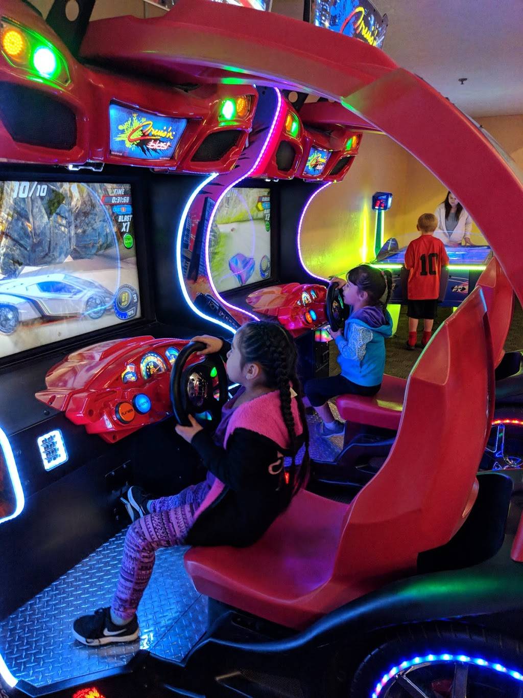 Putters Family Entertainment Center | restaurant | 1156 OR-99, Eugene, OR 97402, USA | 5416888901 OR +1 541-688-8901