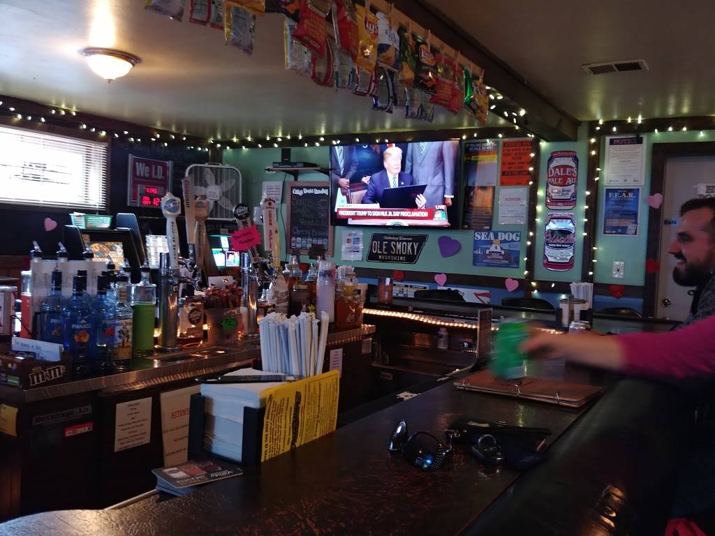 Hunters Roadhouse Bar and Grill | restaurant | 3708 Milligantown Rd, New Kensington, PA 15068, USA | 7243399915 OR +1 724-339-9915