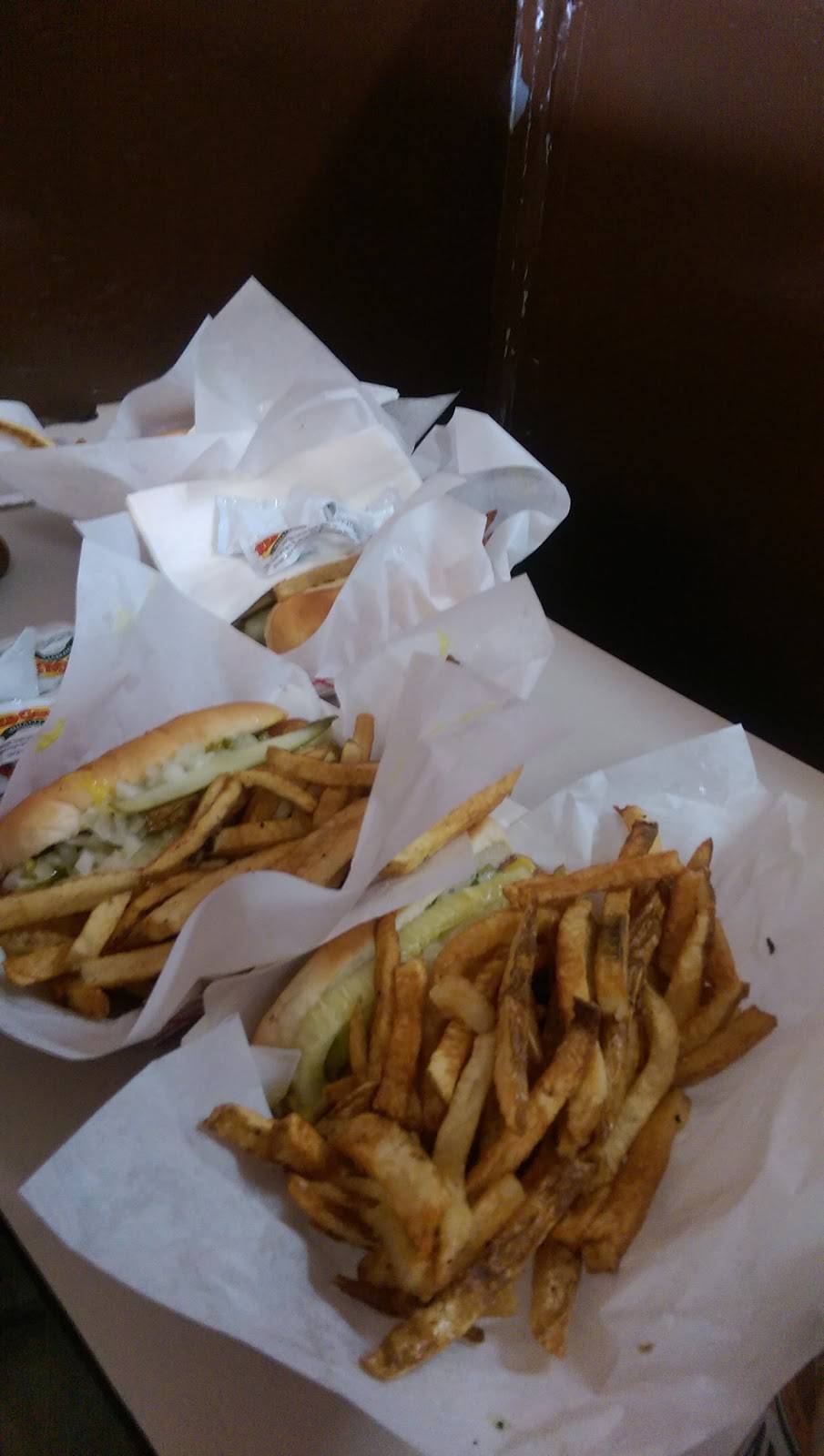 Daves Red Hots | restaurant | 3422 Roosevelt Rd, Chicago, IL 60624, USA | 7737229935 OR +1 773-722-9935