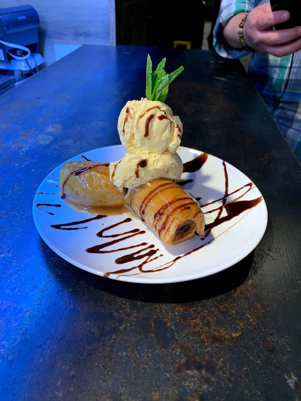 Black ‘N Blue | restaurant | 24300 Town Center Dr #110, Santa Clarita, CA 91355, USA | 6612889988 OR +1 661-288-9988