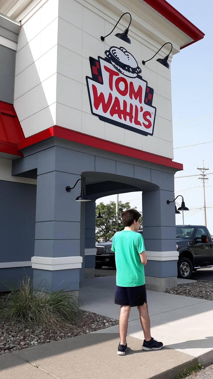 Tom Wahls Canandaigua | restaurant | 2510 Rochester Rd, Canandaigua, NY 14424, USA | 5853939170 OR +1 585-393-9170