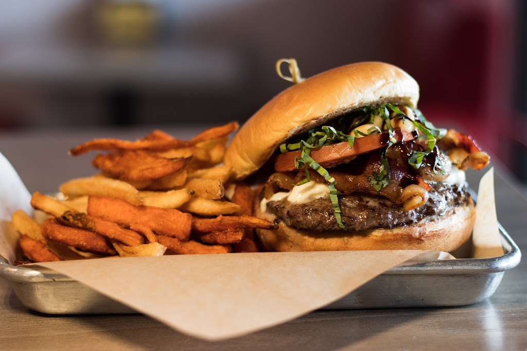 Aioli Gourmet Burgers - 7th and Bell | restaurant | 430 E Bell Rd #103, Phoenix, AZ 85022, USA | 6026333030 OR +1 602-633-3030