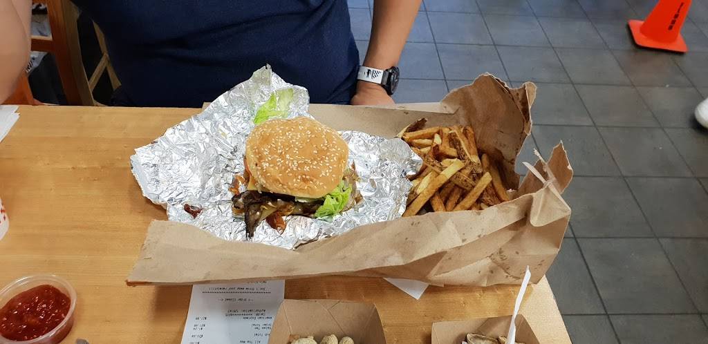 Five Guys | meal takeaway | 3975 Baldwin Rd, Auburn Hills, MI 48326, USA | 2484520055 OR +1 248-452-0055