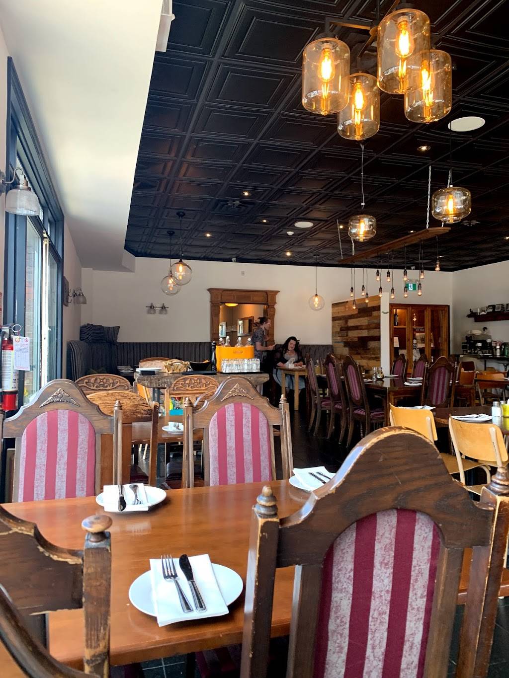 The Oakwood Hardware | restaurant | 337 Oakwood Ave, York, ON M6E 2V8, Canada | 4166589898 OR +1 416-658-9898