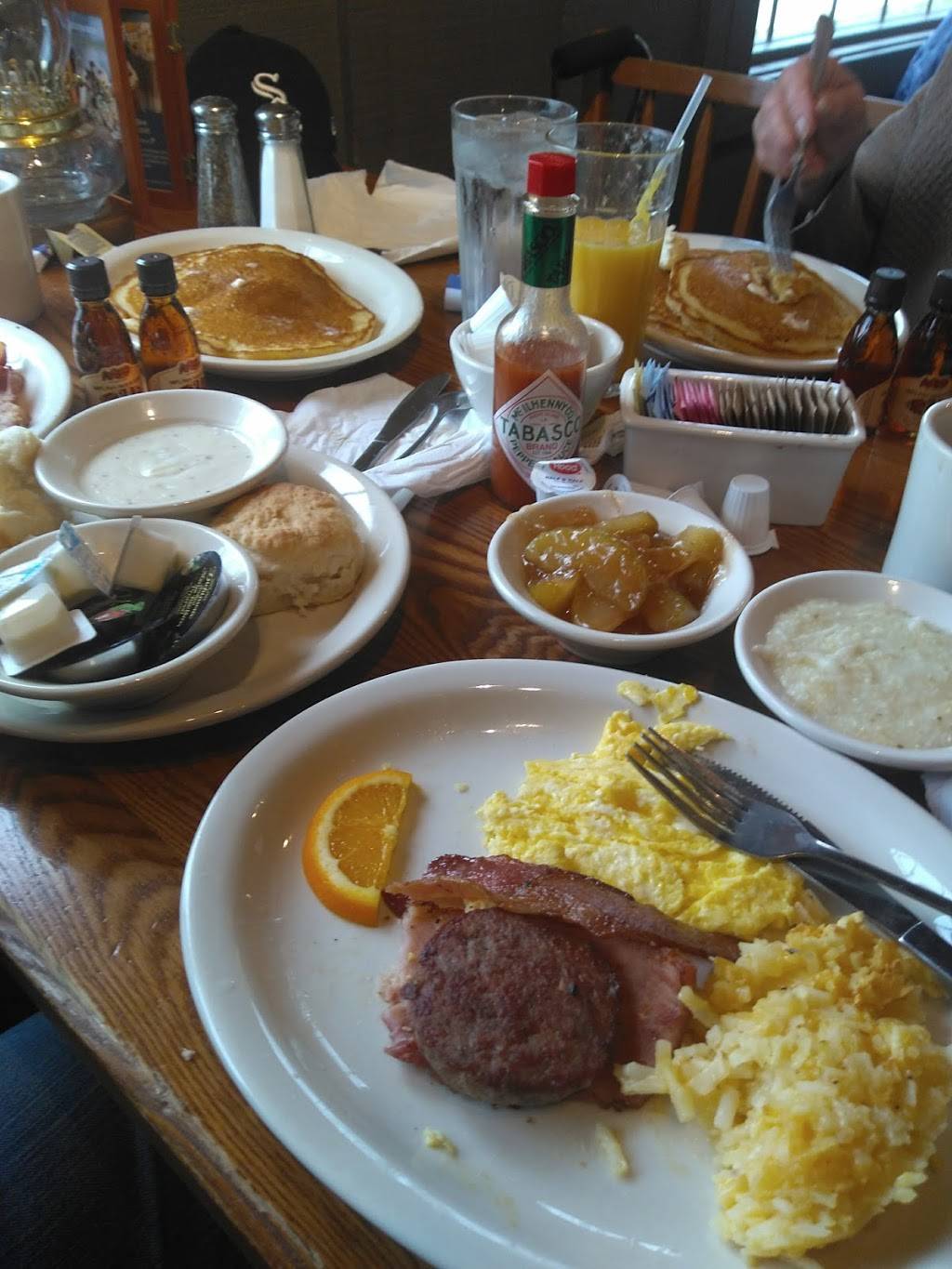 Cracker Barrel Old Country Store | restaurant | 1295 Lakeview Dr, Romeoville, IL 60446, USA | 6307596171 OR +1 630-759-6171