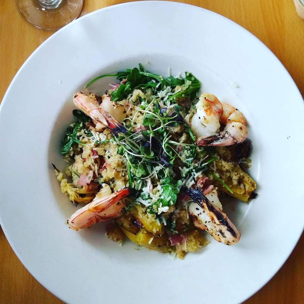 Guilford Mooring | restaurant | 505 Whitfield St, Guilford, CT 06437, USA | 2034582921 OR +1 203-458-2921