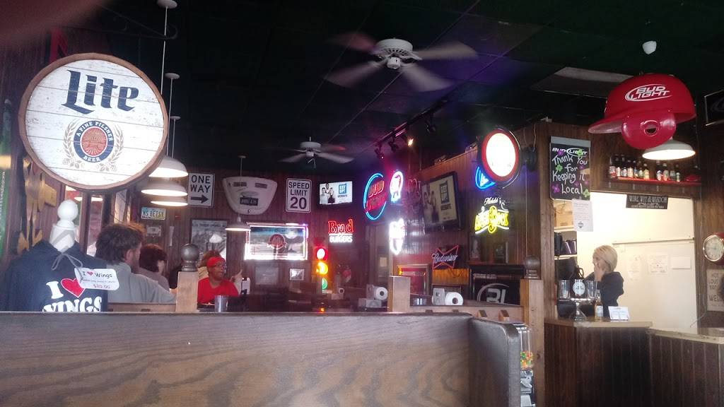 Wings on Brookwood | restaurant | 147 N Brookwood Ave, Hamilton, OH 45013, USA | 5138441312 OR +1 513-844-1312