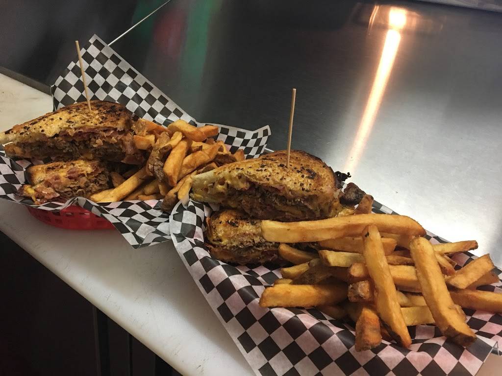 Mommaz Boyz | restaurant | 454 First Ave, Welland, ON L3C 6A7, Canada | 9057358388 OR +1 905-735-8388