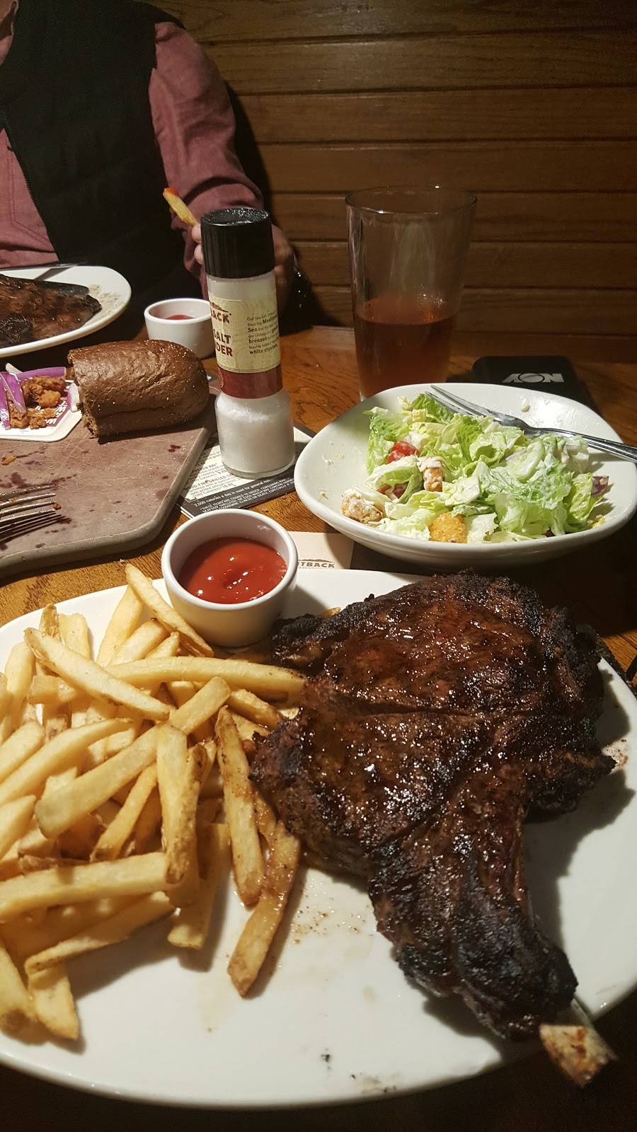 Outback Steakhouse | restaurant | 808 Interstate 45 N, Conroe, TX 77301, USA | 9367604329 OR +1 936-760-4329