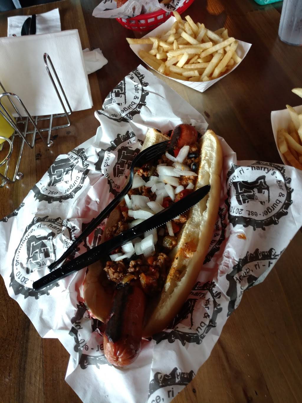 Harrys Bar & Burger Lincoln | restaurant | 200 Front St, Lincoln, RI 02865, USA | 4014754017 OR +1 401-475-4017