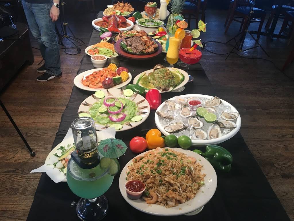 Ostioneria Michoacan | restaurant | 11402 N Fwy Service Rd, Houston, TX 77060, USA | 2819993995 OR +1 281-999-3995