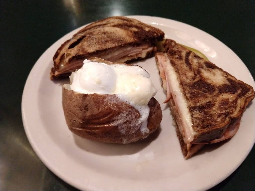 Flannigans | restaurant | 501 1st Ave, Coralville, IA 52241, USA | 3193511904 OR +1 319-351-1904