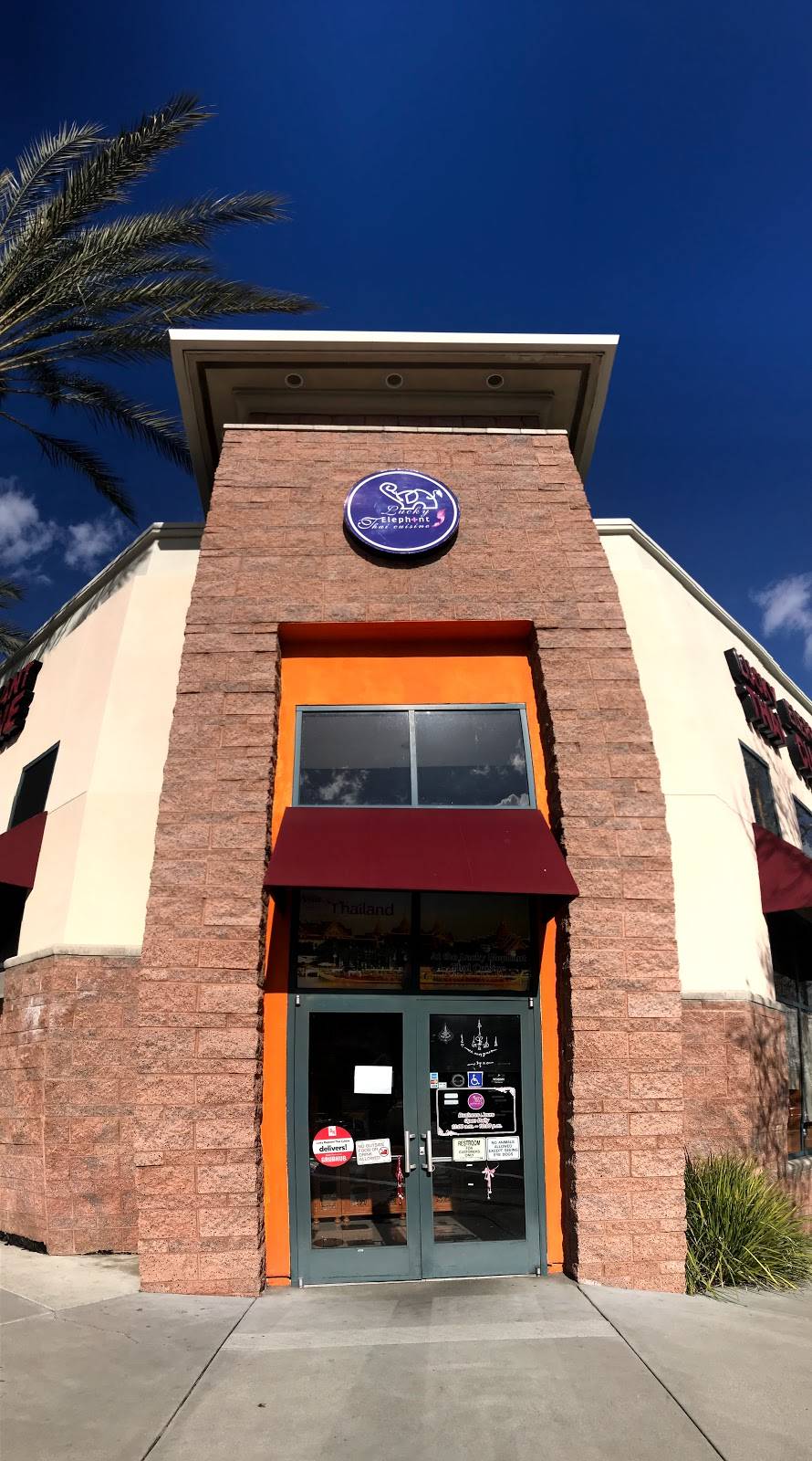 Lucky Elephant Thai Cuisine | restaurant | 1515 N Mountain Ave, Ontario, CA 91762, USA | 9099880161 OR +1 909-988-0161