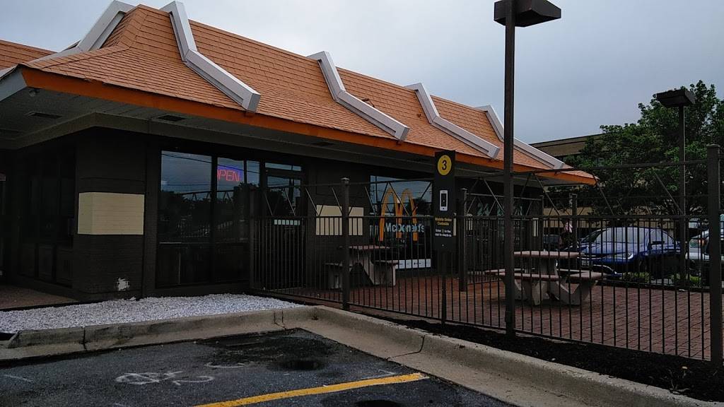 McDonalds | cafe | 6126 Oxon Hill Rd, Oxon Hill, MD 20745, USA | 3018396859 OR +1 301-839-6859