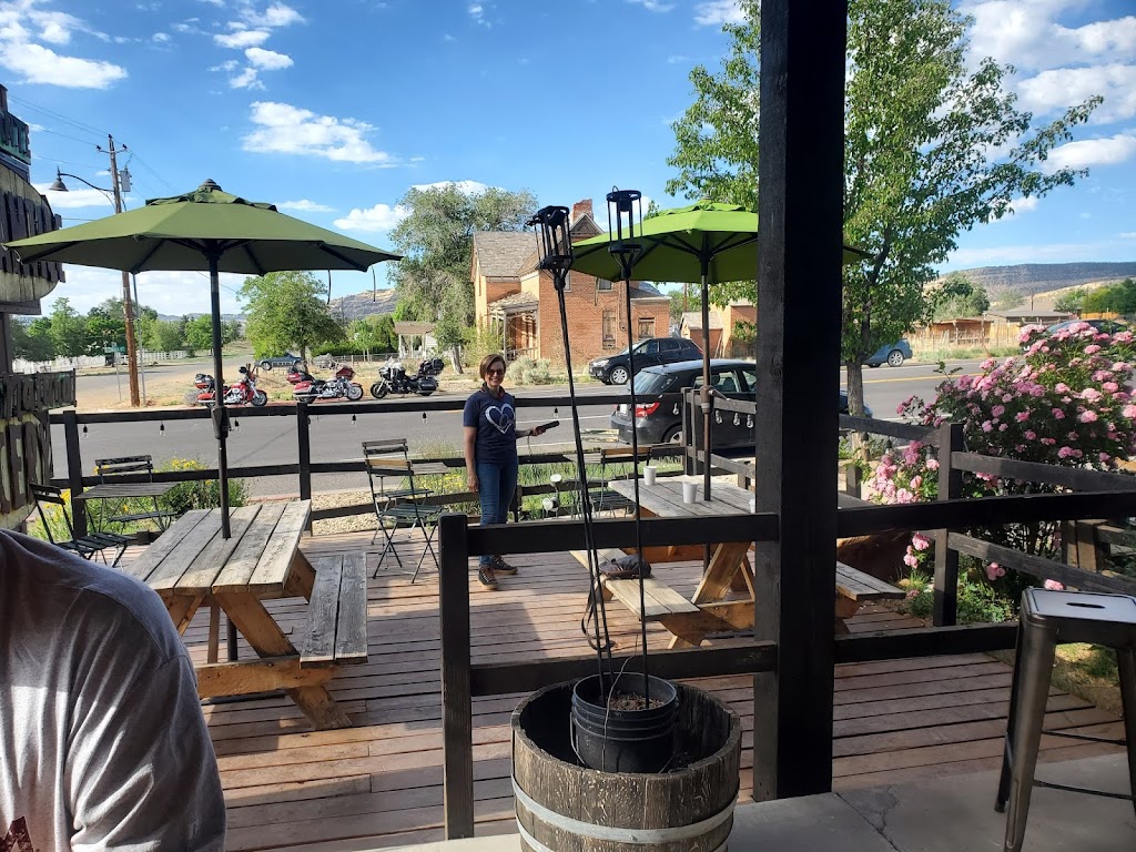 Mimis Bakery & Deli at Griffins Grocery | meal takeaway | 30 W Main St, Escalante, UT 84726, USA | 4356900576 OR +1 435-690-0576