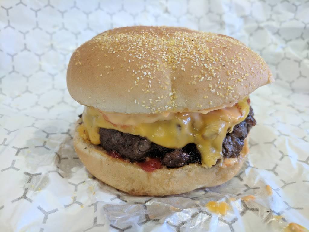 Queen Street Burger and Taters | restaurant | 45 Queen St N, Mississauga, ON L5N 1A2, Canada | 9058261244 OR +1 905-826-1244