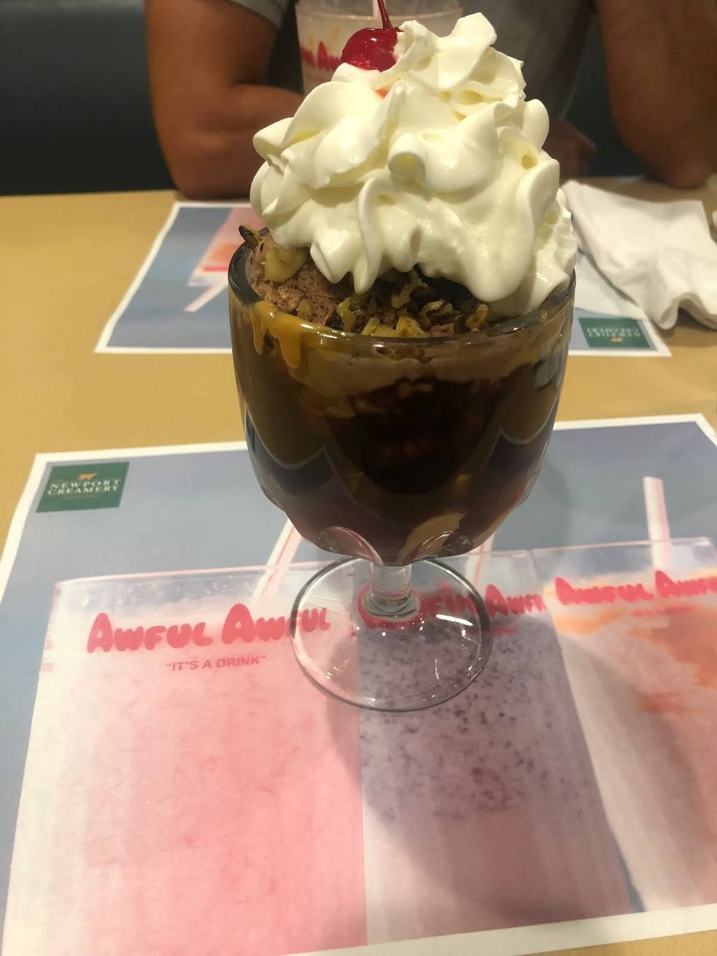 Newport Creamery | restaurant | 1256 Warwick Ave, Warwick, RI 02888, USA | 4014638317 OR +1 401-463-8317