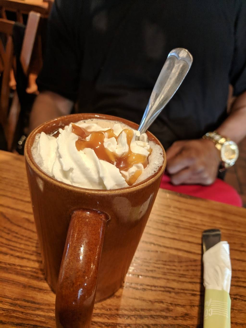 Cracker Barrel Old Country Store | restaurant | 1175 Palm Bay Rd NE, Melbourne, FL 32905, USA | 3219527555 OR +1 321-952-7555