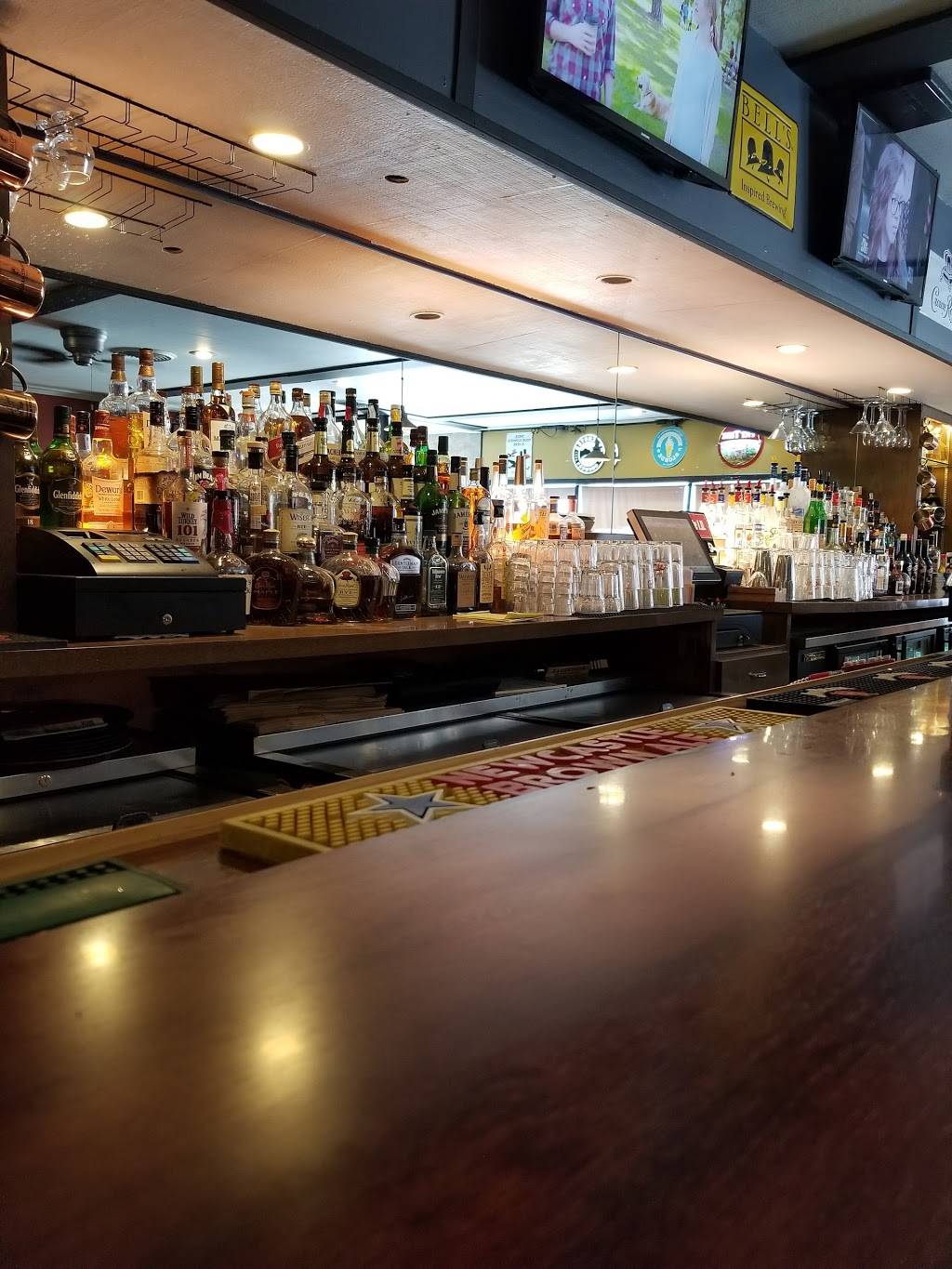 Dundee’s Place Bar and Grill | restaurant | 7024 Maple St, Omaha, NE 68104, USA | 4025024830 OR +1 402-502-4830