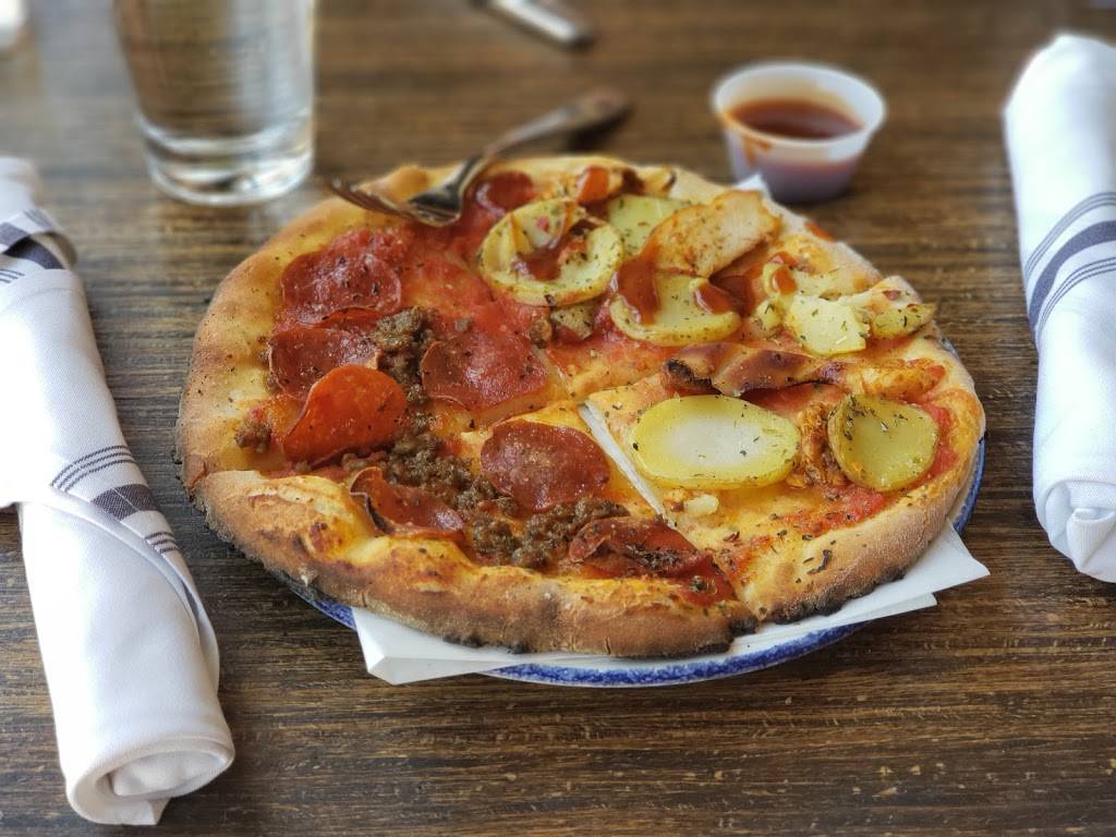 The Halls Pizza Kitchen | restaurant | 1004 N Hudson Ave #106, Oklahoma City, OK 73105, USA | 4056001991 OR +1 405-600-1991