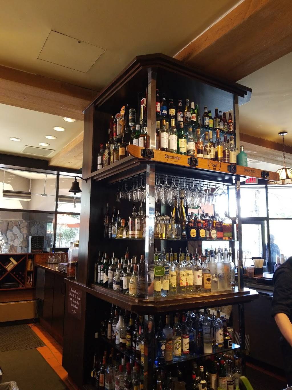 Sandys Pub | restaurant | 400 Squaw Creek Rd, Olympic Valley, CA 96146, USA | 5305836300 OR +1 530-583-6300