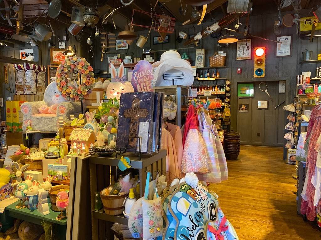 Cracker Barrel Old Country Store | restaurant | 592 18th Ave N, Columbus, MS 39705, USA | 6622437615 OR +1 662-243-7615